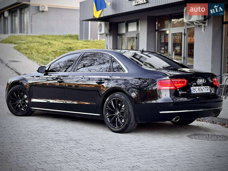 Седан Audi A8 2013 в Львове