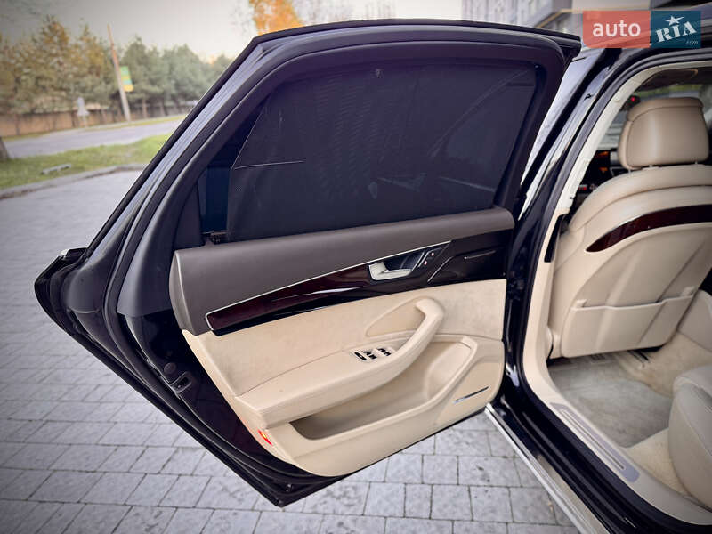 Седан Audi A8 2013 в Львове