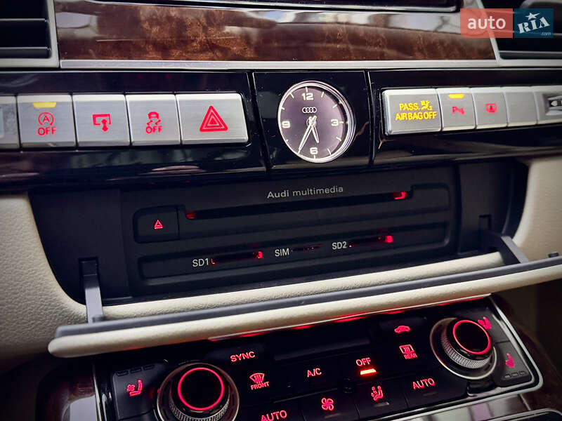 Седан Audi A8 2013 в Львове