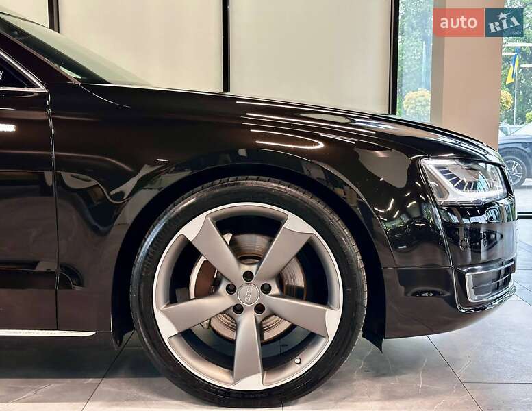 Седан Audi A8 2013 в Львове