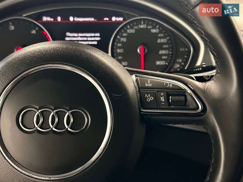 Седан Audi A8 2013 в Львове