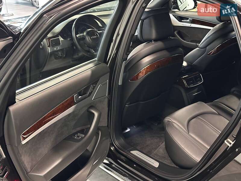 Седан Audi A8 2013 в Львове