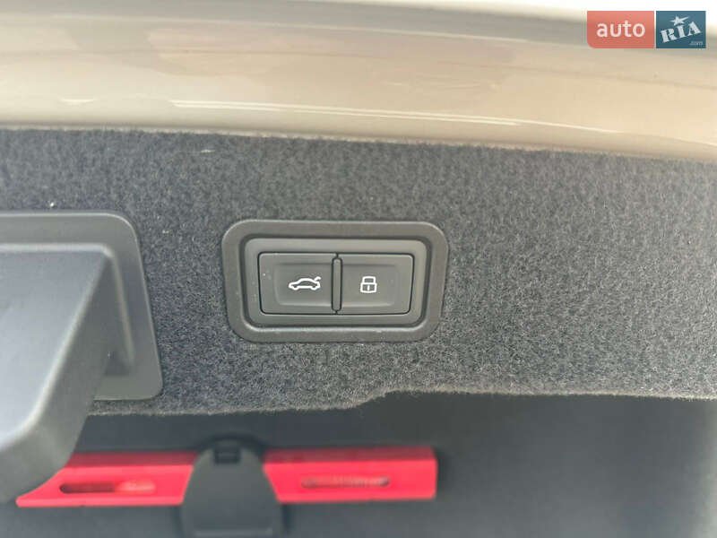 Седан Audi A8 2020 в Киеве