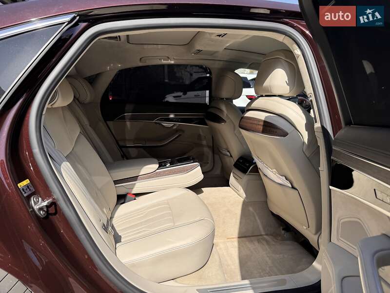 Седан Audi A8 2019 в Одесі