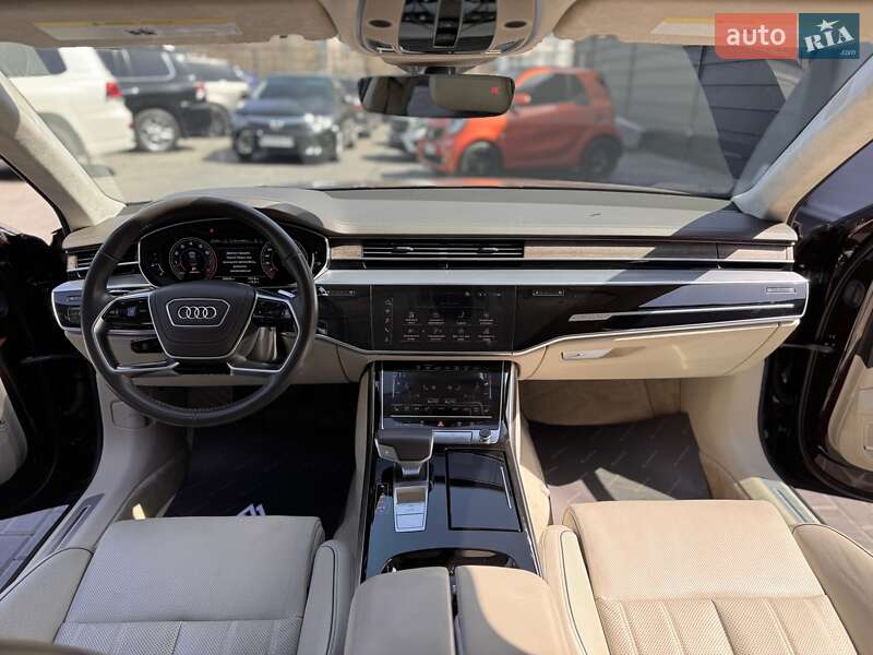 Седан Audi A8 2019 в Одесі