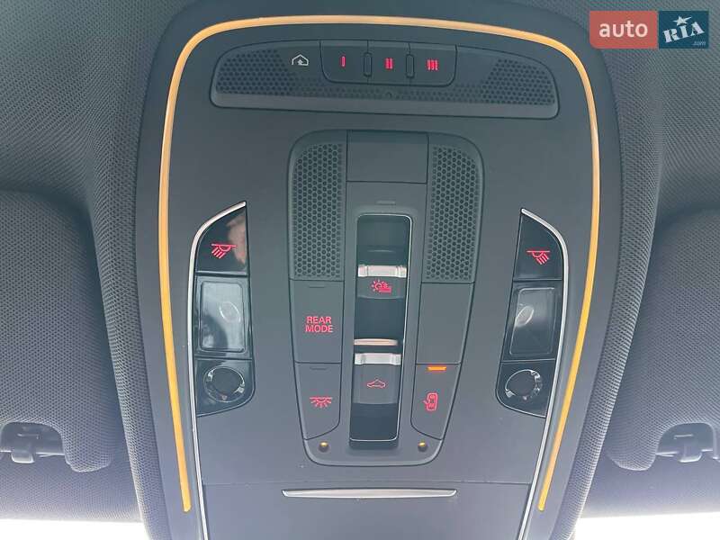 Седан Audi A8 2015 в Киеве