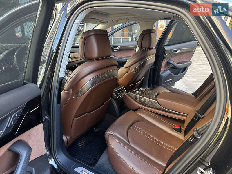 Седан Audi A8 2015 в Києві
