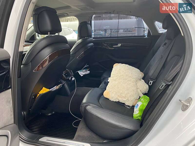 Седан Audi A8 2015 в Киеве