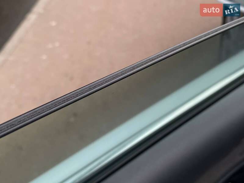 Седан Audi A8 2015 в Киеве