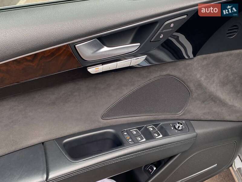 Седан Audi A8 2015 в Киеве