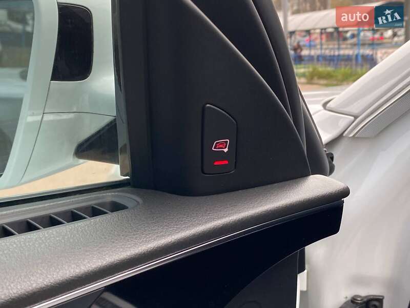 Седан Audi A8 2015 в Киеве