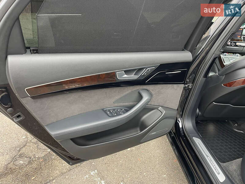 Седан Audi A8 2015 в Киеве