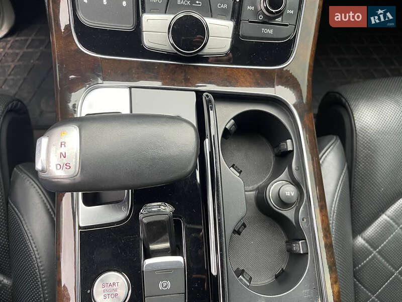 Седан Audi A8 2015 в Киеве