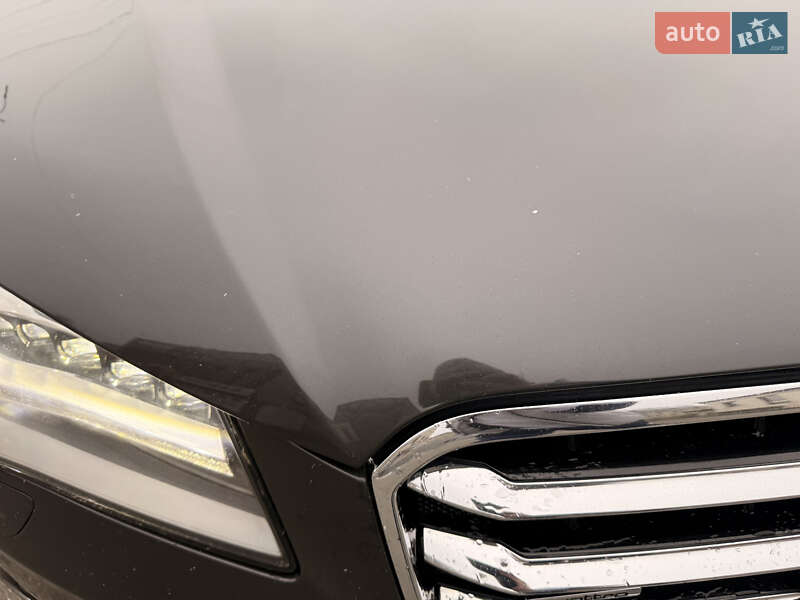 Седан Audi A8 2012 в Киеве