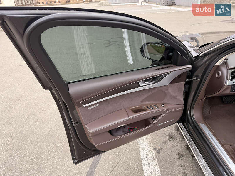 Седан Audi A8 2012 в Киеве