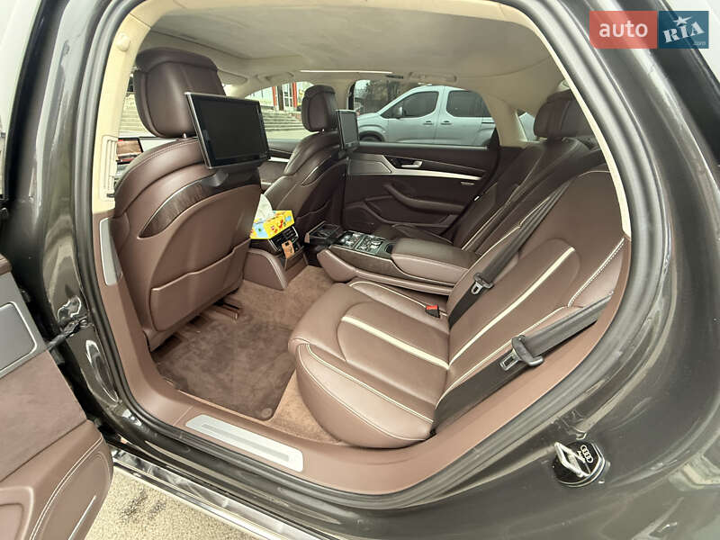 Седан Audi A8 2012 в Киеве
