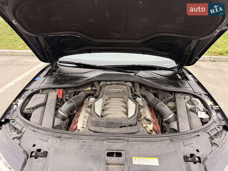 Седан Audi A8 2012 в Киеве