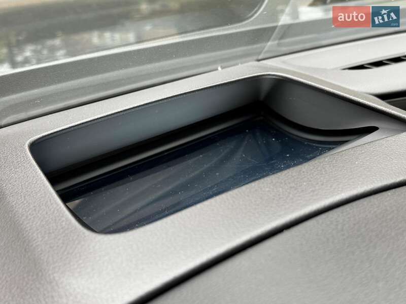 Седан Audi A8 2016 в Києві
