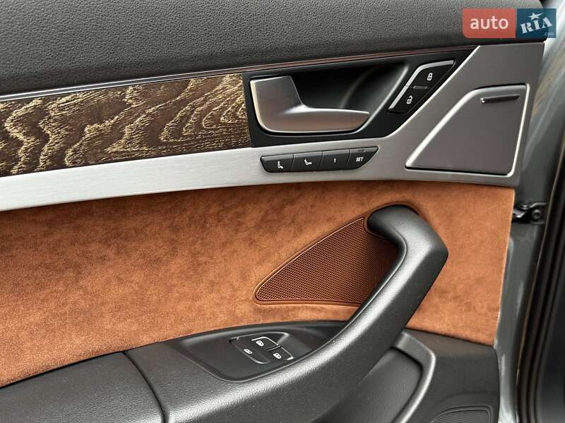 Седан Audi A8 2016 в Києві