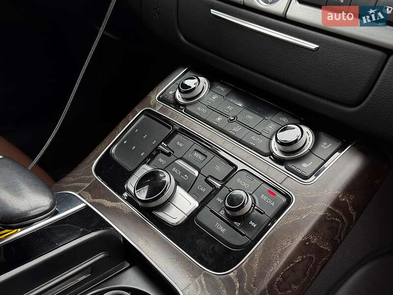 Седан Audi A8 2016 в Києві