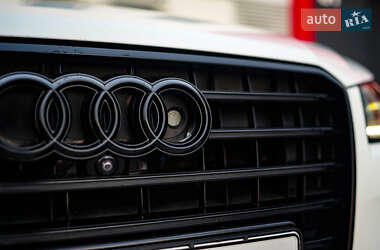Седан Audi A8 2014 в Львове