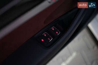 Седан Audi A8 2014 в Львове