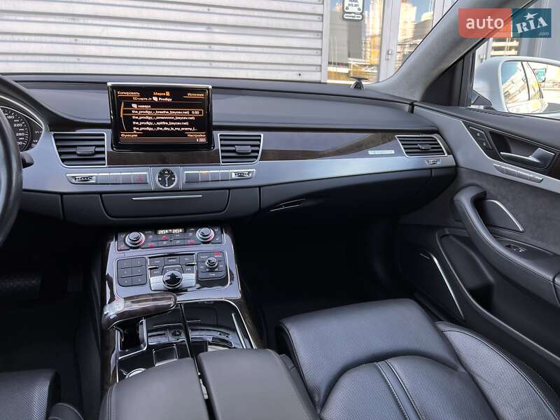 Седан Audi A8 2011 в Києві