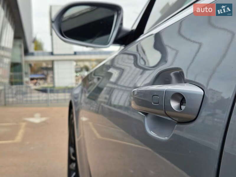 Седан Audi A8 2017 в Києві