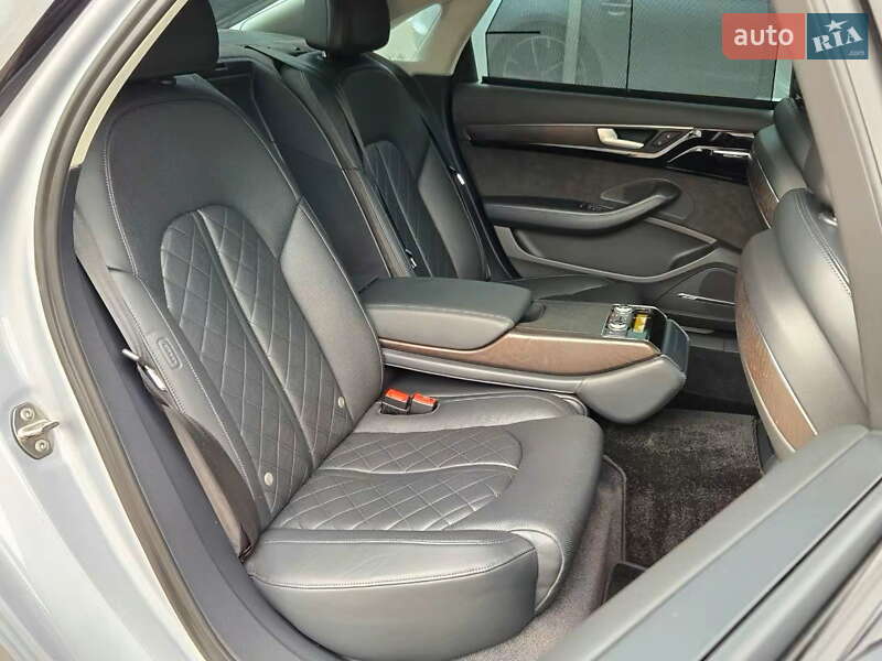Седан Audi A8 2017 в Києві