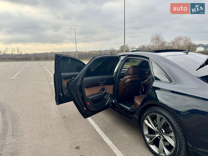 Седан Audi A8 2014 в Рівному