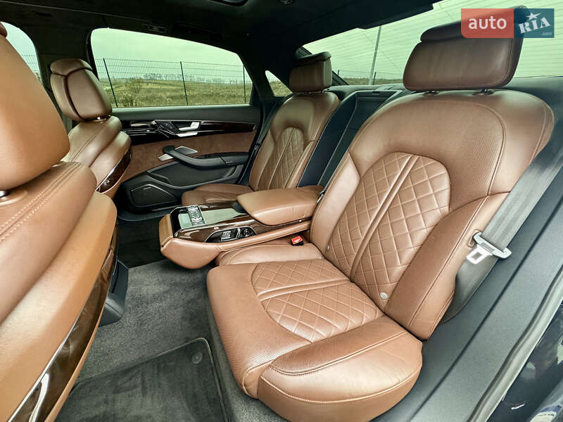 Седан Audi A8 2014 в Рівному