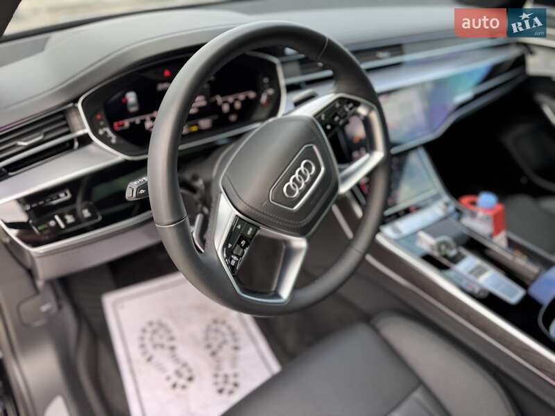 Седан Audi A8 2024 в Ровно