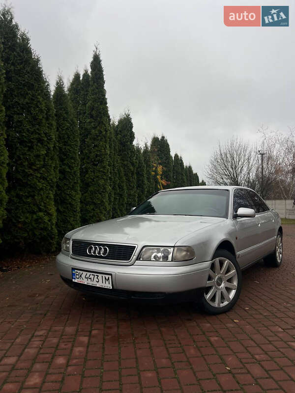 Седан Audi A8 1995 в Костополе