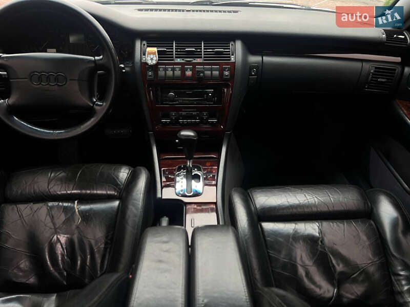 Седан Audi A8 1995 в Костополе