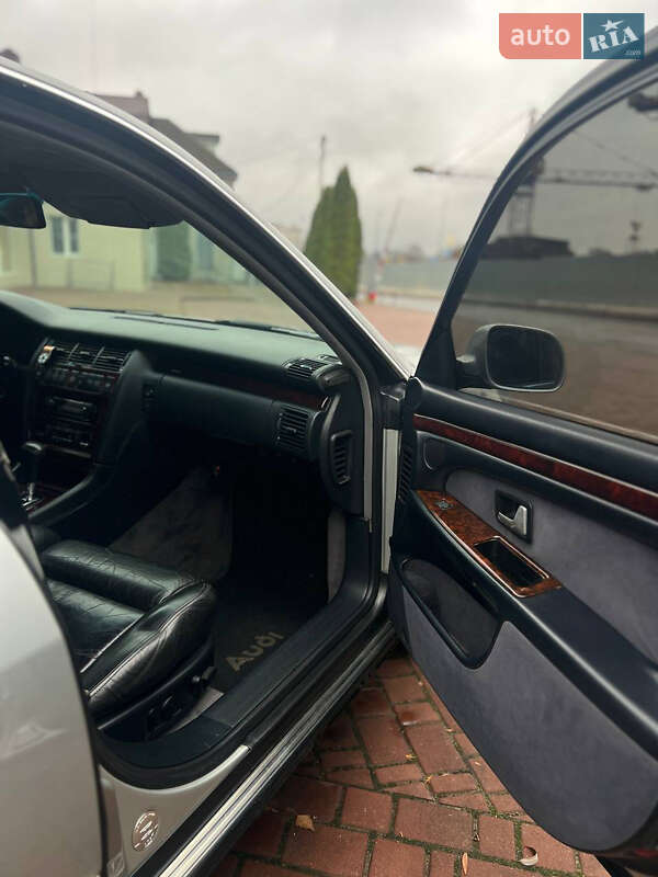 Седан Audi A8 1995 в Костополе