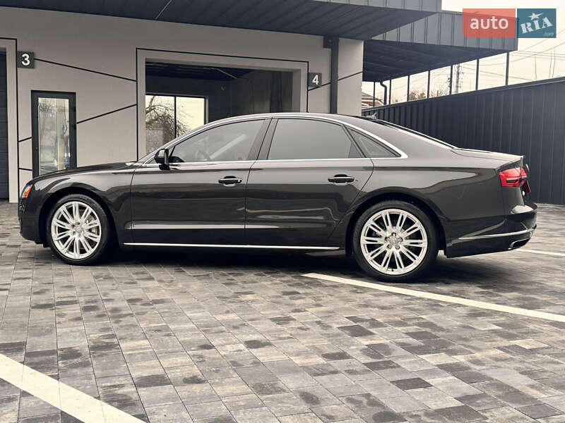 Седан Audi A8 2015 в Костополе