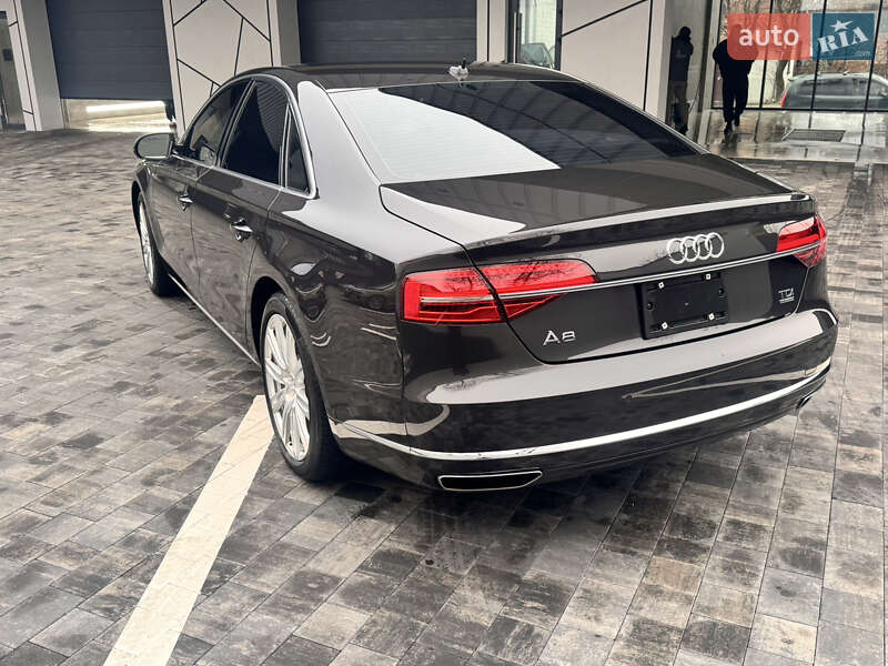 Седан Audi A8 2015 в Костополе