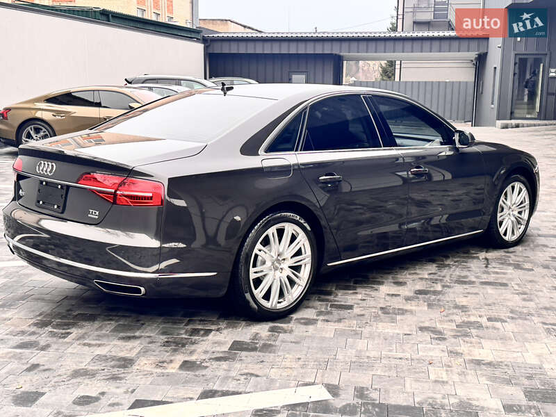 Седан Audi A8 2015 в Костополе