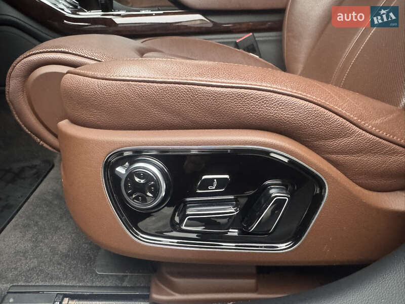 Седан Audi A8 2015 в Костополе