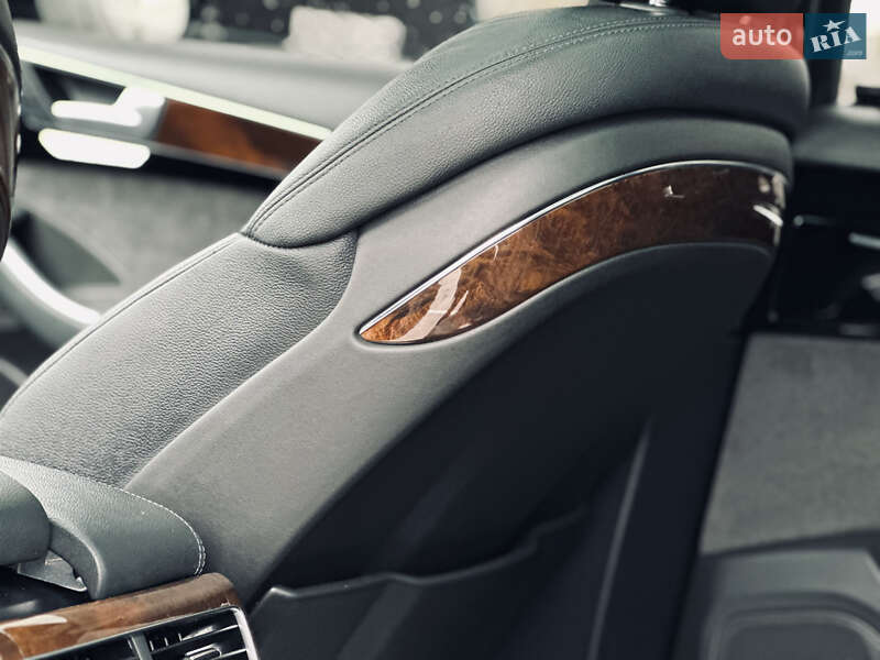 Седан Audi A8 2015 в Кременчуге