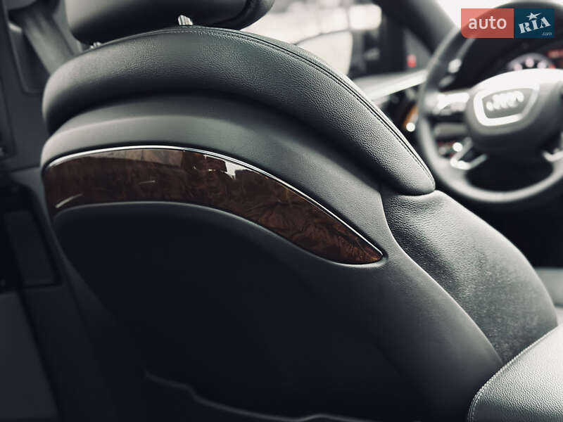 Седан Audi A8 2015 в Кременчуге