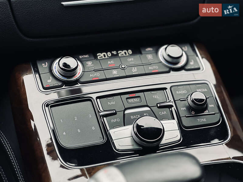 Седан Audi A8 2015 в Кременчуге