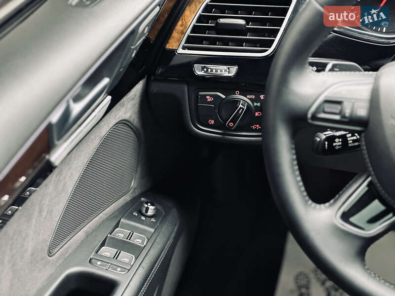 Седан Audi A8 2015 в Кременчуге