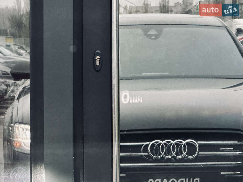 Седан Audi A8 2015 в Кременчуге