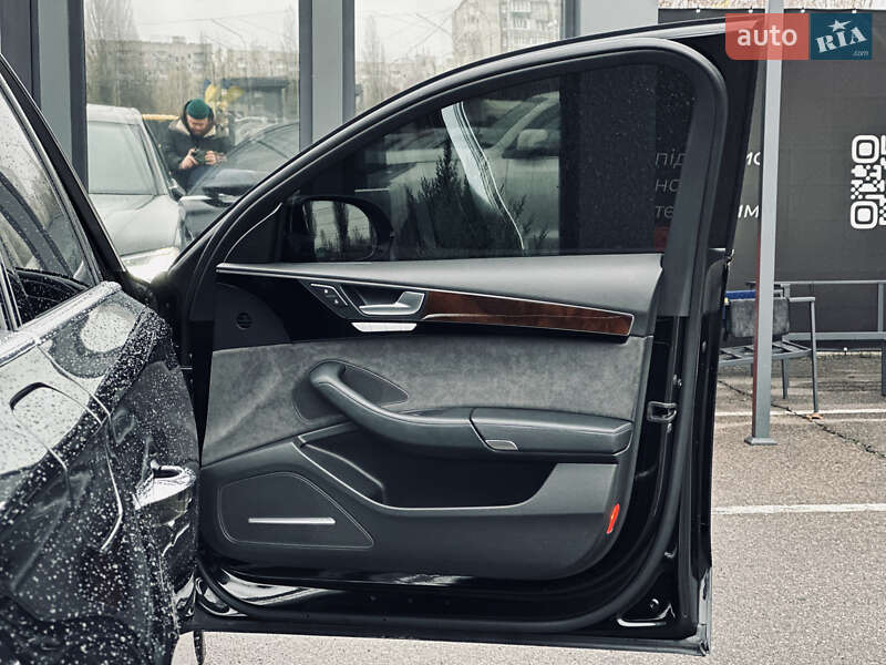 Седан Audi A8 2015 в Кременчуге