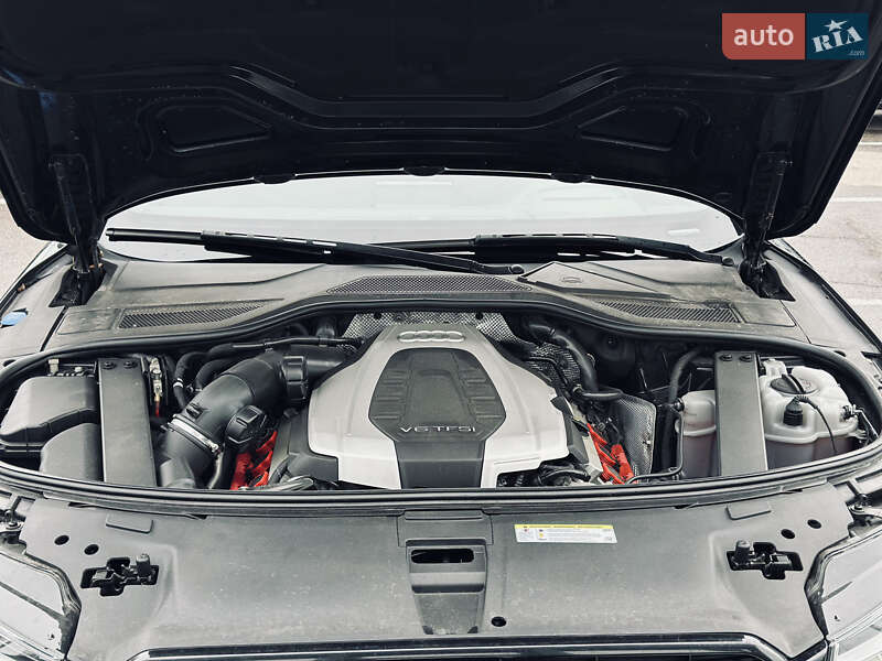 Седан Audi A8 2015 в Кременчуге