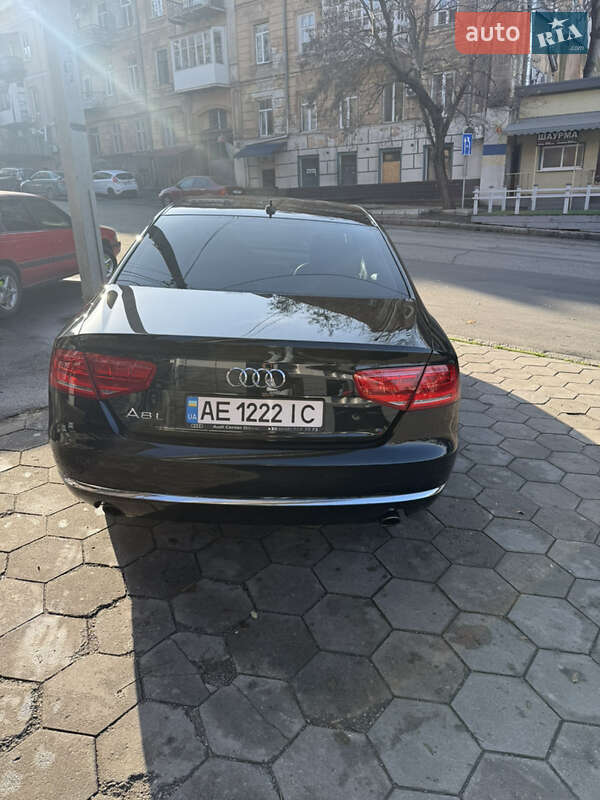 Седан Audi A8 2013 в Одесі