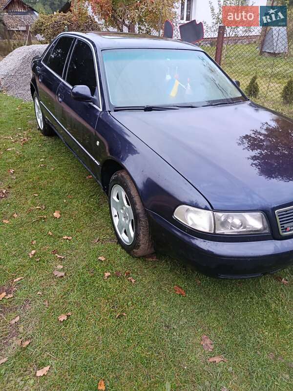 Седан Audi A8 1998 в Великих Мостах