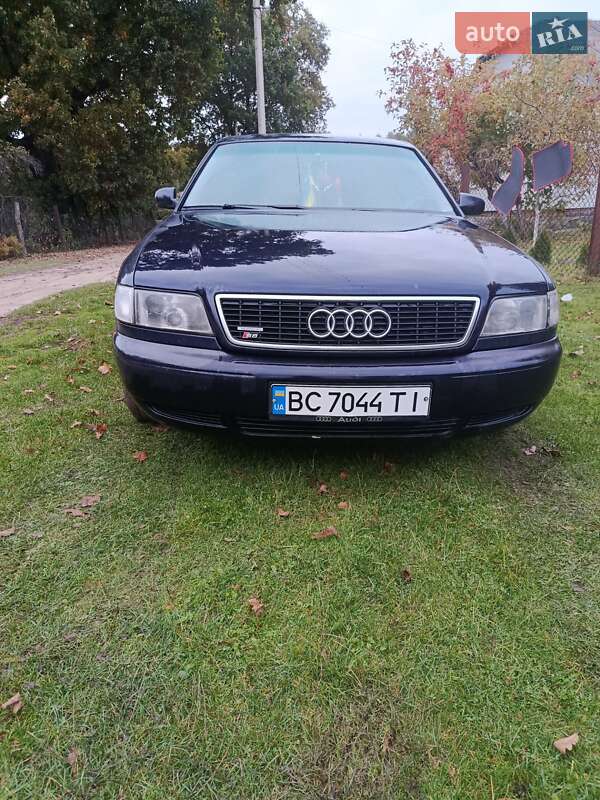 Седан Audi A8 1998 в Великих Мостах