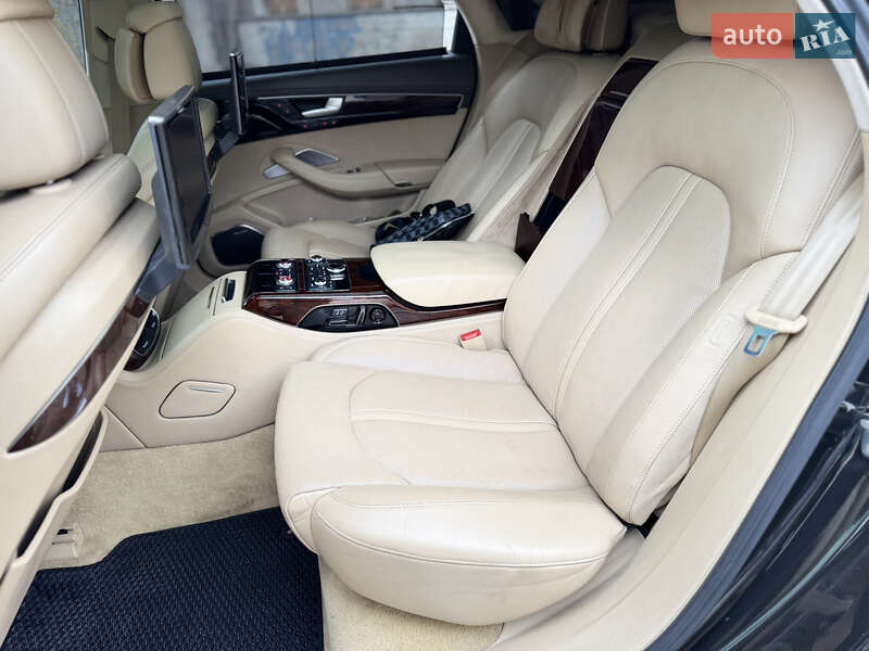 Седан Audi A8 2011 в Ивано-Франковске